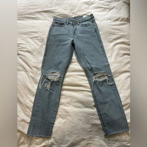 Levi’s Wedgie Fit Straight Leg Jeans w/ rips in knees